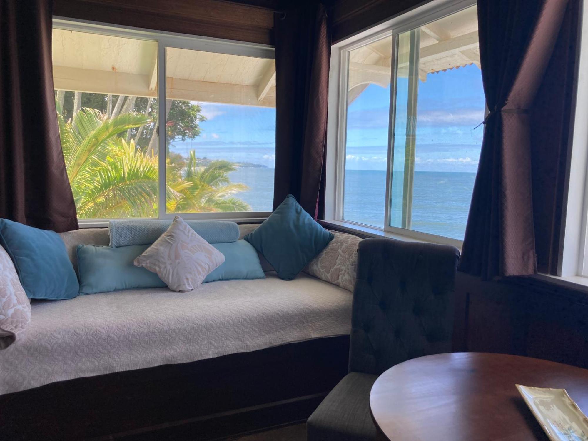 Hilo Bay Oceanfront Bed And Breakfast Exterior photo